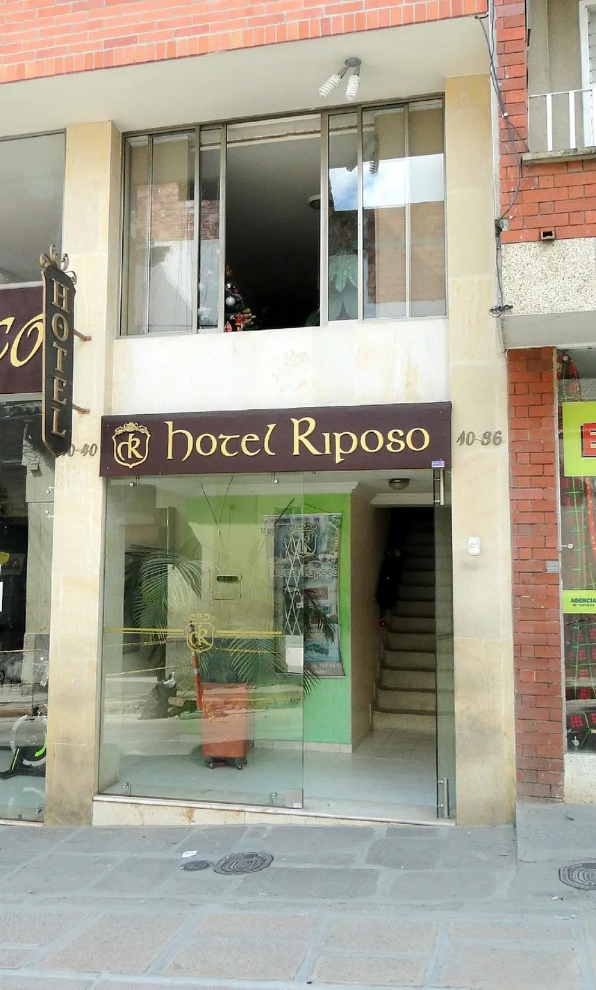 Front exterior 07